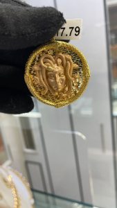 مدال طلا ۱۸عیار مدل ورساچه